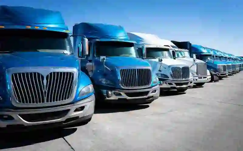 Tracteur routier pour le transport d'équipement lourd