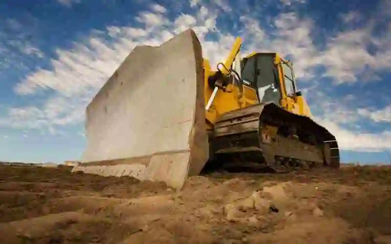 Bulldozer pour déplacer de grandes quantités de terre
